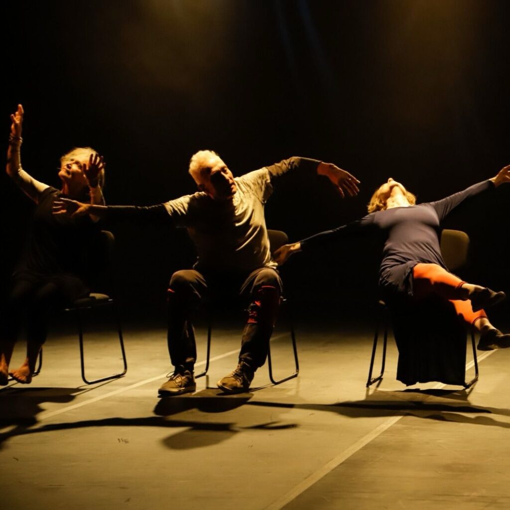 Vencedor do Prêmio APCA, espetáculo Corpos Velhos reúne geração pioneira da dança cênica paulista em apresentação no Theatro Municipal