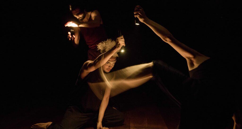 ENTRE O QUE SE IMAGINA E O QUE SE PODE TOCAR – COM PALAVRAS NO MEIO