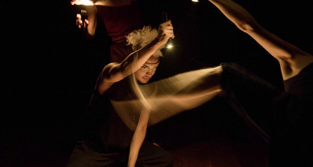 Entre o Que Se Imagina e o Que Se Pode Tocar – Dança Menor