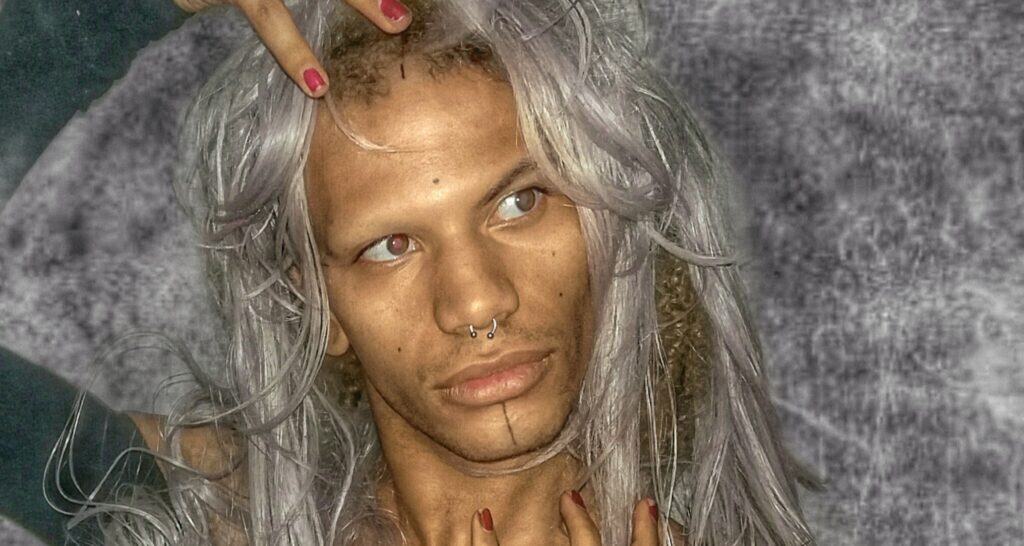 EU SOU UMA FRUTA GOGOIA, EM TENDÊNCIA NÃO BINÁRIA