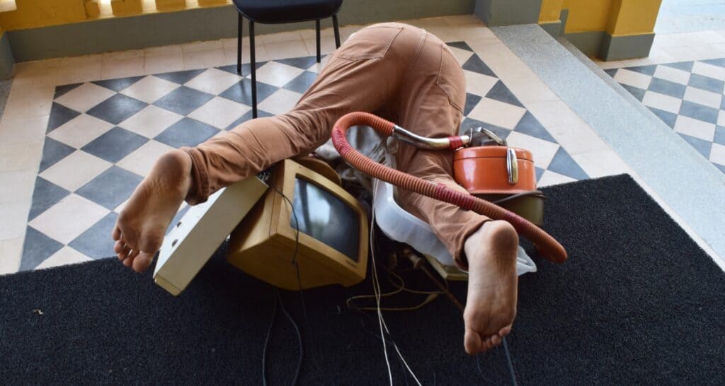 TUDO QUE PASSA E FICA (Bienal SESC de Dança)