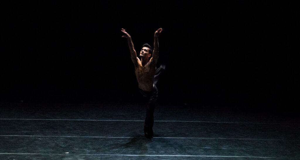 São Paulo Cia de Dança apresenta Vai, Suíte para Dois Pianos e Supernova