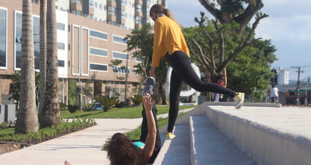 Mostras, oficinas e encontros conectam linguagens das danças urbana e contemporânea