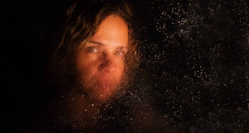 Exibição do espetáculo “Casa de Vidro” + bate-papo sobre o Dia Internacional de Luta Contra a Violência à Mulher