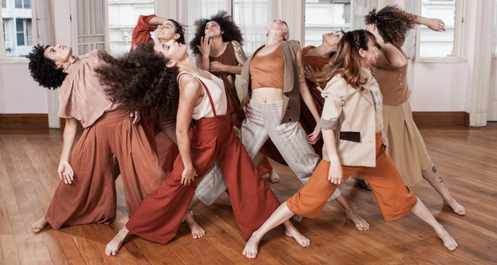 Apresentações presenciais de “Sagrado Seja o Caos”