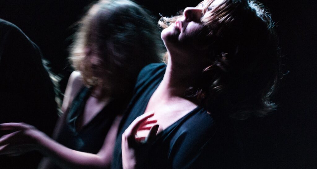 Espiralar – Aula de Dança Moderna- Técnica de Martha Graham com Claudia de Souza