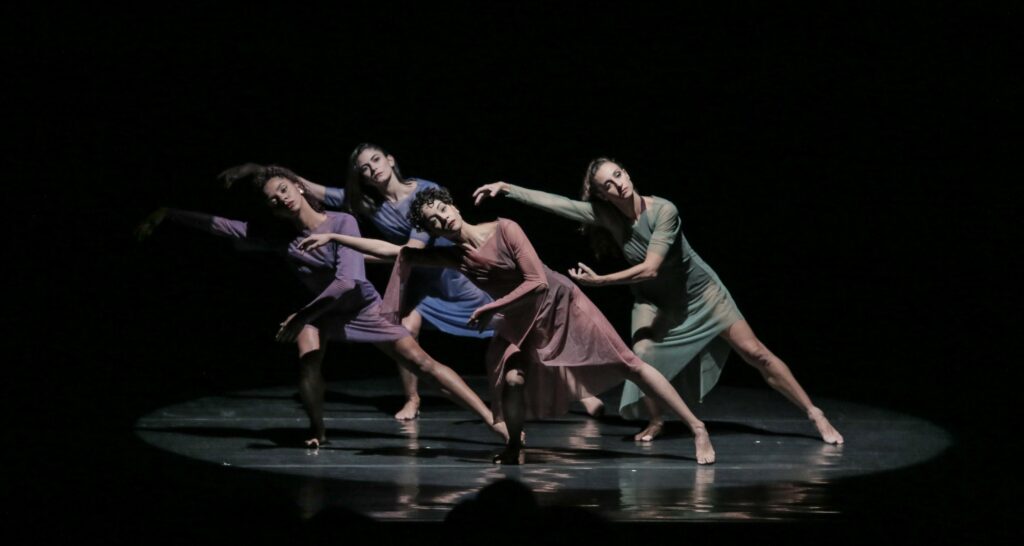 Desassossegos, de Henrique Rodovalho | Infinitos Traçados, de Esdras Hernández Villar, Jonathan dos Santos e Monica Proença