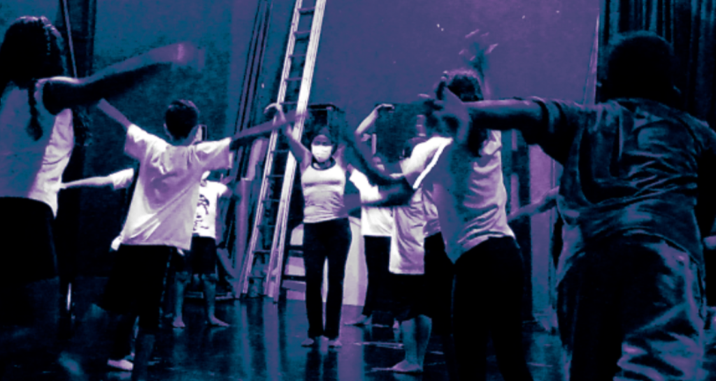 DANÇA, AÇÃO, UMA PITADA DE EMOÇÃO