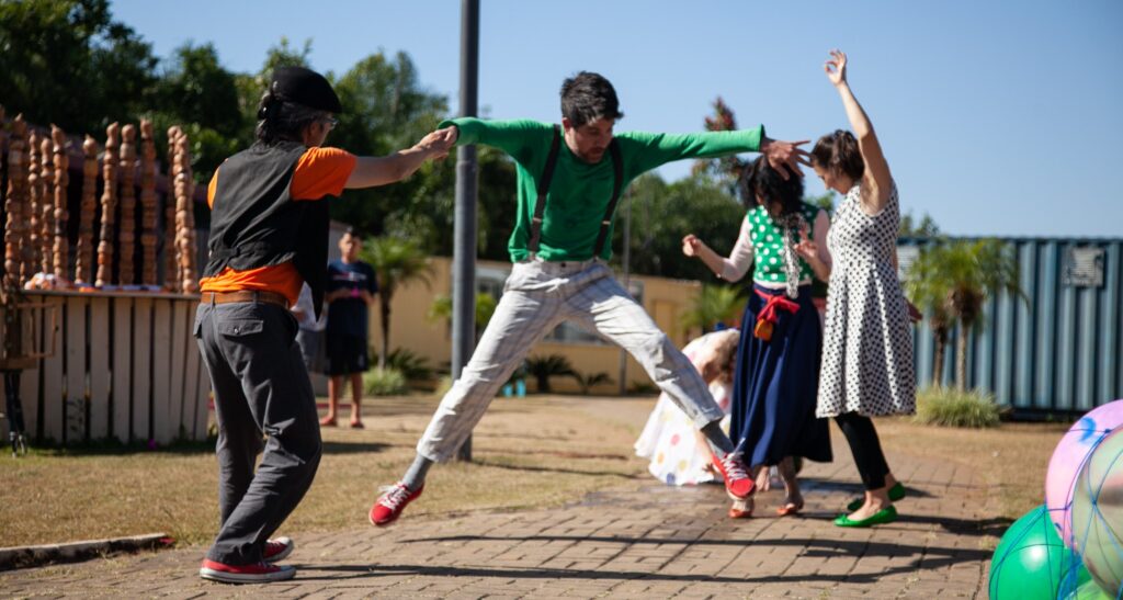 Espetáculos: Senhor Calvino e Senhor Tati
