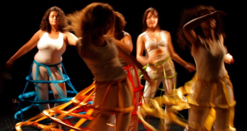 Re-Tornar-se – Ateliê de criação em dança contemporâneo-brasileira