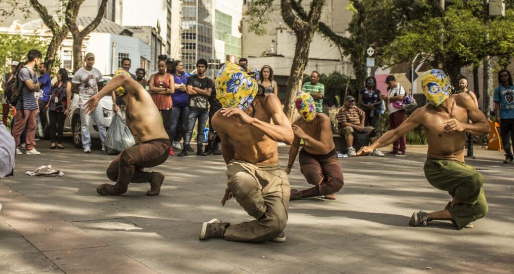 Encruzilhada no Parque Linear Cantinho do Céu Lago Azul