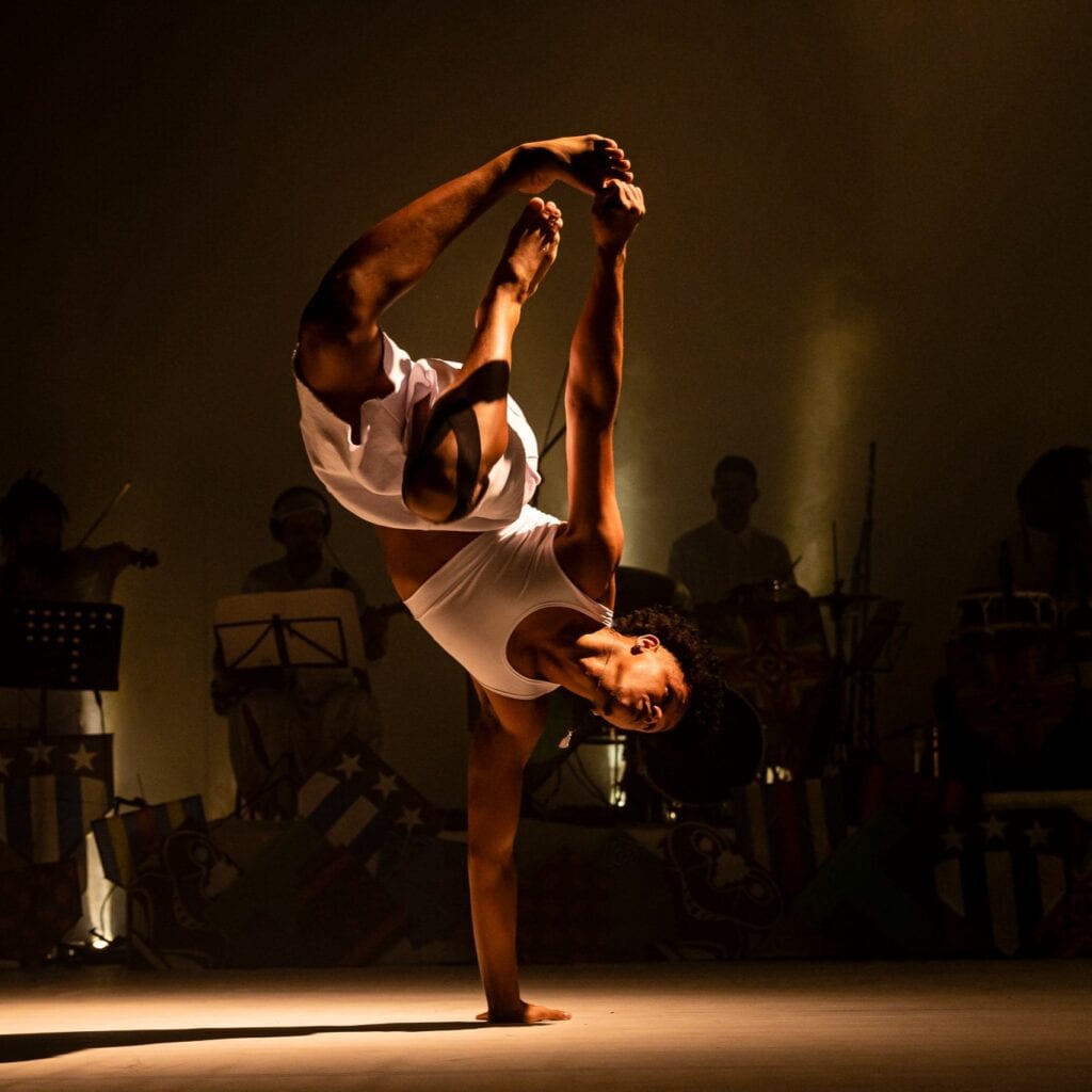 Clarin Cia de Dança abre o Festival Internacional de Teatro de São José do Rio Preto