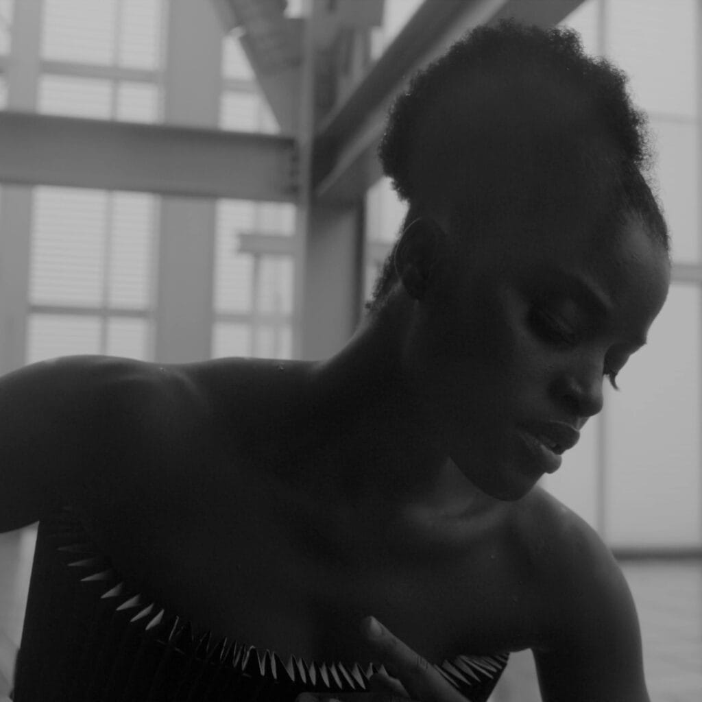 Dança nas Alturas: Jacob Krupnick apresenta seu novo curta-metragem Above com Ingrid Silva