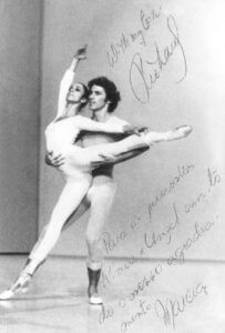 Foto de Márcia Haydée e Richard Cragun com dedicatória a Klauss e Angel Vianna