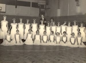 Klauss Vianna na Formatura de alunas da Escola de Dança do Theatro Municipal do Rio de Janeiro