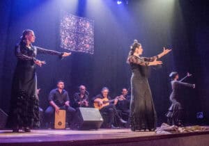 Na foto: Daniele Zill, Graziela Silveira, Juliana Prestes, Eliane Dallegrave, Marcela Gonzaga, Juliana Kersting, Giovani Capeletti, Pedro Souza e Rafael Melo | Fotógrafo: Chico Lisboa