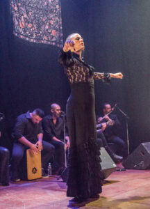 Na foto: Daniele Zill, Graziela Silveira, Juliana Prestes, Eliane Dallegrave, Marcela Gonzaga, Juliana Kersting, Giovani Capeletti, Pedro Souza e Rafael Melo | Fotógrafo: Chico Lisboa