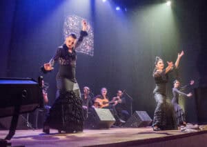 Na foto: Daniele Zill, Graziela Silveira, Juliana Prestes, Eliane Dallegrave, Marcela Gonzaga, Juliana Kersting, Giovani Capeletti, Pedro Souza e Rafael Melo | Fotógrafo: Chico Lisboa