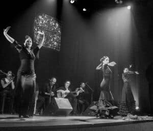 Na foto: Daniele Zill, Graziela Silveira, Juliana Prestes, Eliane Dallegrave, Marcela Gonzaga, Juliana Kersting, Giovani Capeletti, Pedro Souza e Rafael Melo | Fotógrafo: Chico Lisboa