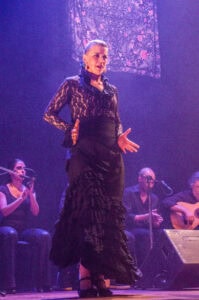 Na foto: Daniele Zill, Graziela Silveira, Juliana Prestes, Giovani Capeletti, Rafael Melo, Uyara Camargo, Pedro Souza e Leonardo Dias | Fotógrafo: Chico Lisboa