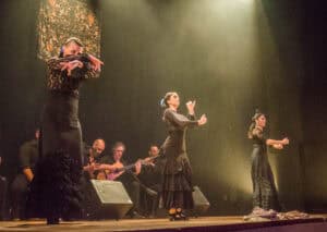 Na foto: Daniele Zill, Graziela Silveira, Juliana Prestes, Eliane Dallegrave, Marcela Gonzaga, Juliana Kersting, Giovani Capeletti, Pedro Souza e Rafael Melo | Fotógrafo: Chico Lisboa