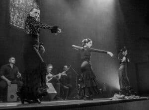 Na foto: Daniele Zill, Graziela Silveira, Juliana Prestes, Eliane Dallegrave, Marcela Gonzaga, Juliana Kersting, Giovani Capeletti, Pedro Souza e Rafael Melo | Fotógrafo: Chico Lisboa