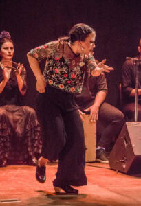 Na foto: Daniele Zill, Graziela Silveira, Juliana Prestes, Eliane Dallegrave, Marcela Gonzaga, Juliana Kersting, Giovani Capeletti, Pedro Souza e Rafael Melo | Fotógrafo: Chico Lisboa