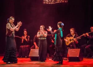 Na foto: Daniele Zill, Graziela Silveira, Juliana Prestes, Eliane Dallegrave, Marcela Gonzaga, Juliana Kersting, Giovani Capeletti, Pedro Souza e Rafael Melo | Fotógrafo: Chico Lisboa