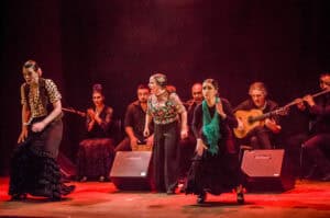 Na foto: Daniele Zill, Graziela Silveira, Juliana Prestes, Eliane Dallegrave, Marcela Gonzaga, Juliana Kersting, Giovani Capeletti, Pedro Souza e Rafael Melo | Fotógrafo: Chico Lisboa