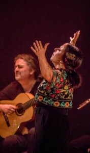 Na foto: Daniele Zill, Graziela Silveira, Juliana Prestes, Eliane Dallegrave, Marcela Gonzaga, Juliana Kersting, Giovani Capeletti, Pedro Souza e Rafael Melo | Fotógrafo: Chico Lisboa