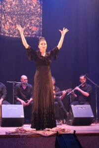 Na foto: Daniele Zill, Graziela Silveira, Juliana Prestes, Giovani Capeletti, Rafael Melo, Uyara Camargo, Pedro Souza e Leonardo Dias | Fotógrafo: Lisandro Moura