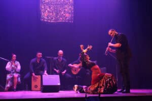 Na foto: Daniele Zill, Graziela Silveira, Juliana Prestes, Giovani Capeletti, Rafael Melo, Uyara Camargo, Pedro Souza e Leonardo Dias | Fotógrafo: Lisandro Moura