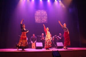 Na foto: Daniele Zill, Graziela Silveira, Juliana Prestes, Giovani Capeletti, Rafael Melo, Uyara Camargo, Pedro Souza e Leonardo Dias | Fotógrafo: Lisandro Moura 