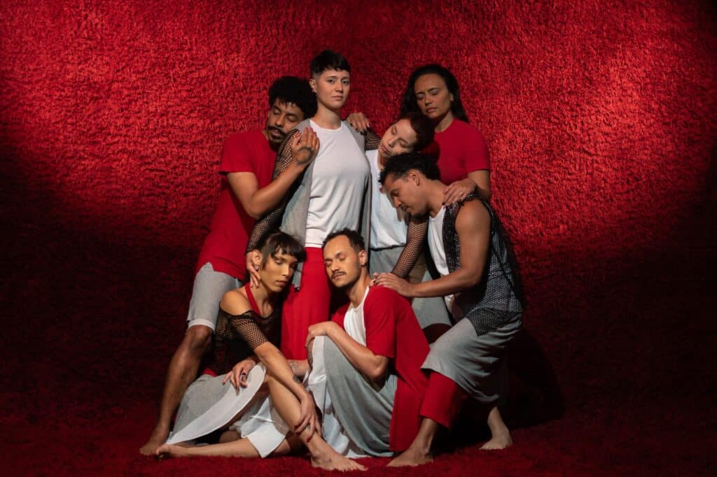 Tirem os Sapatos e Dancem Conosco no Teatro Alfredo Mesquita