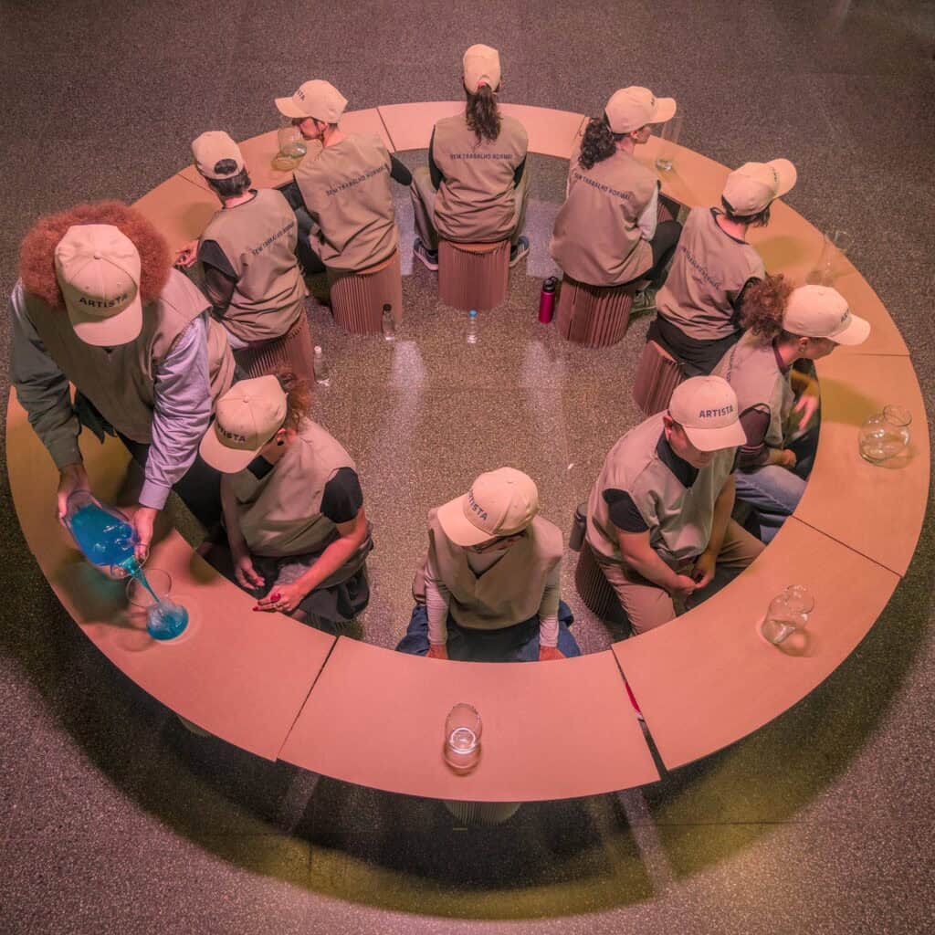 Artistas sem trabalho normal