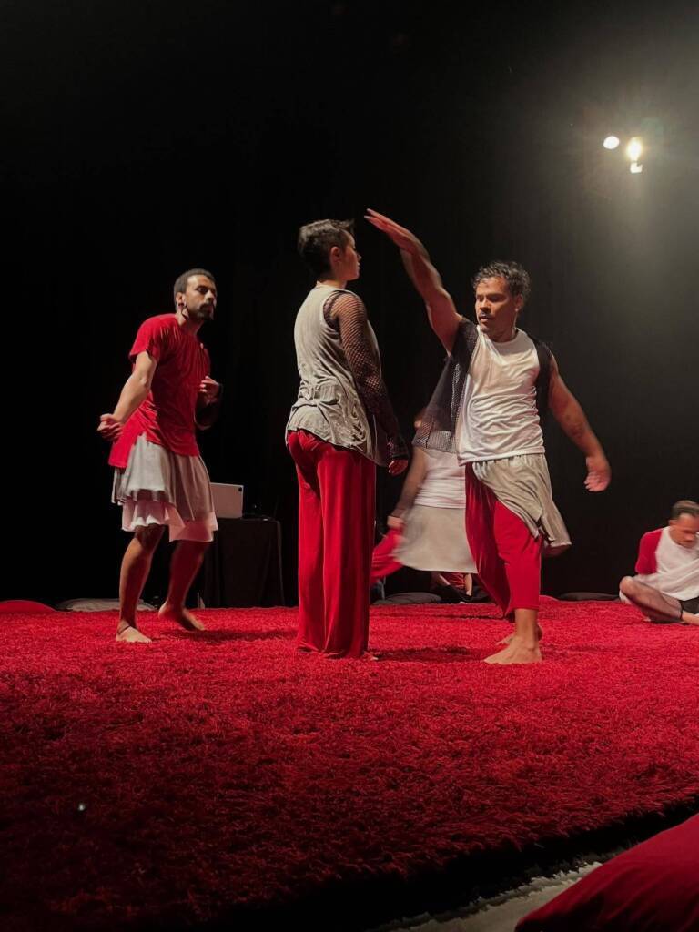 Tirem os Sapatos e Dancem Conosco