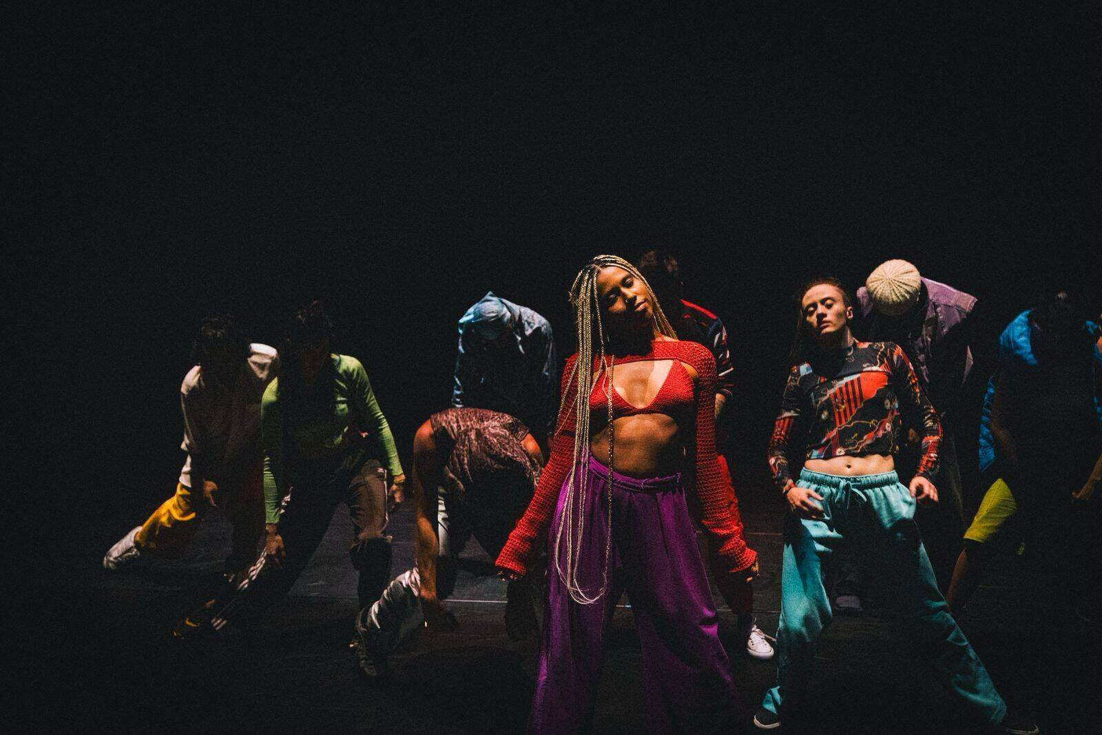 Produção cearense estreia em Paris destacando energia e singularidade de seus intérpretes