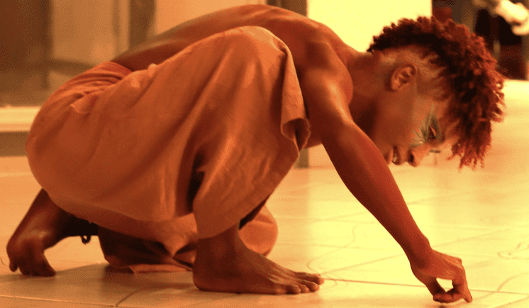 Colibri – solo de Maria Emília Gomes no Teatro Flávio Império