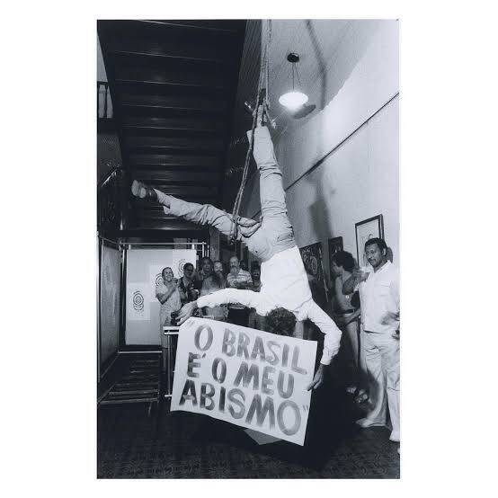 A dança nos tempos do cólera: Reflexão sobre dança e política