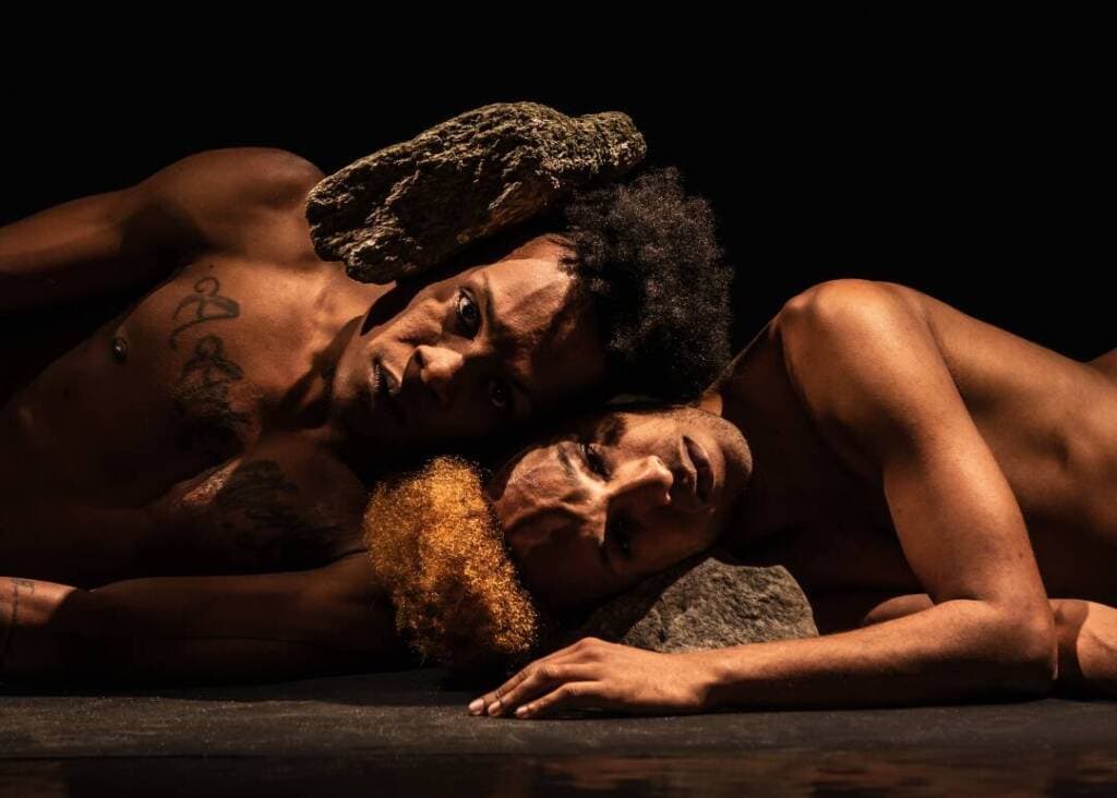 Com instalação coreográfica, Cia Sansacroma debate conceito de loucura na 14ª Bienal de Dança