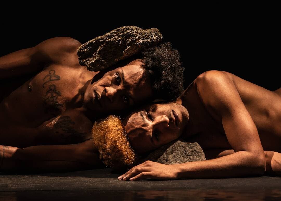 Com instalação coreográfica, Cia Sansacroma debate conceito de loucura na 14ª Bienal de Dança