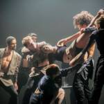 Um olhar que atravessa a plateia