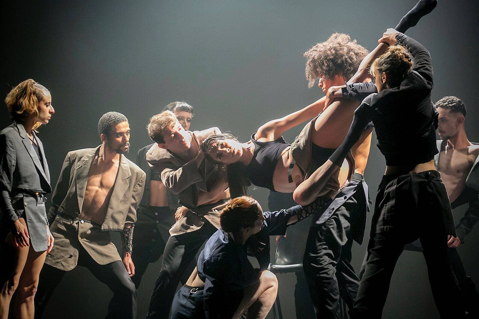 Um olhar que atravessa a plateia