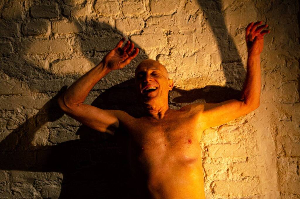 Wilson Aguiar estreia o solo Concerto para um Corpo Traquejado no Atelier Cênico