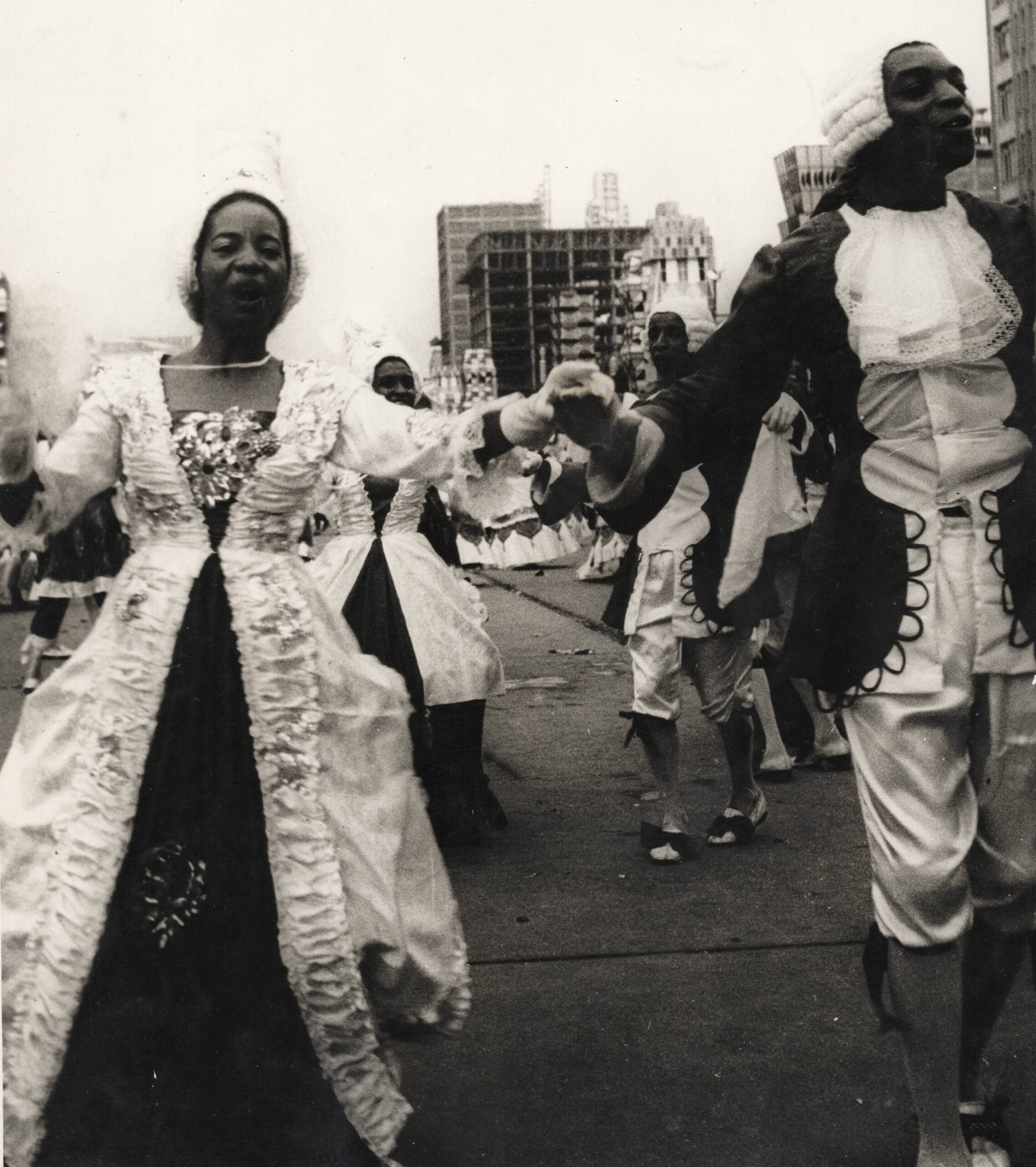 A transformação do carnaval na avenida: Mercedes Baptista e a dança cênica afro-brasileira fazendo história