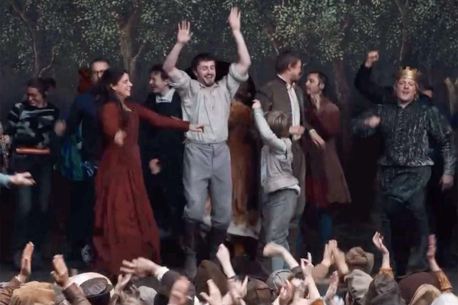 DANÇAR PARA NÃO COLAPSAR: ELENCO DE HAMNET TRANSFORMA DOR EM CATARSE COLETIVA NOS BASTIDORES