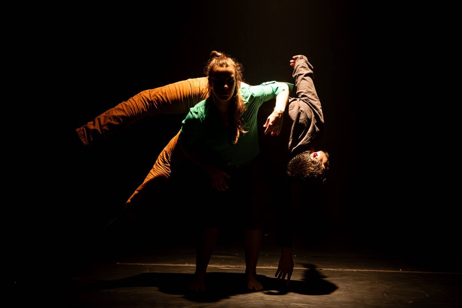 Tatear o invisível: novo projeto do Núcleo Improvisação em Contato transforma memória, toque e política do corpo em ação contínua em São Paulo