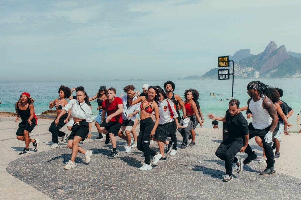 “Moonwalk to Michael”: Movimento chega ao Brasil em parceria com a FitDance para lançamento do longa “Michael”