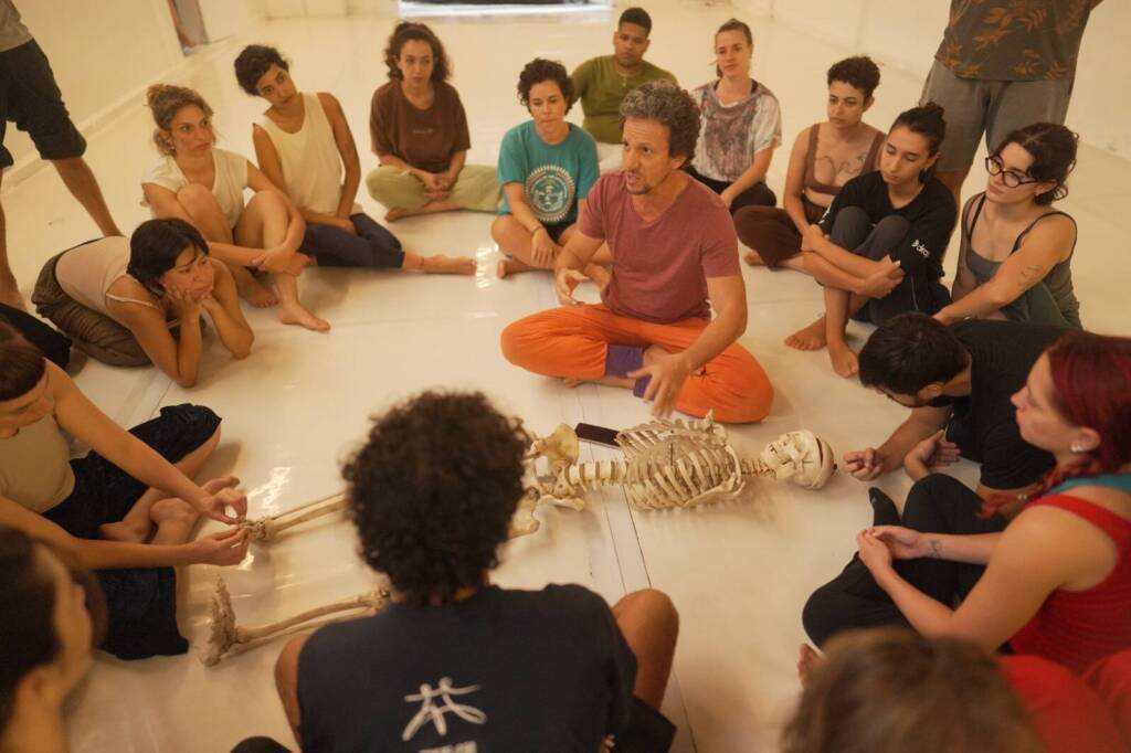 Grupo de Estudo, Prática e Reflexões em Dança com Núcleo Improvisação em Contato (NIC)