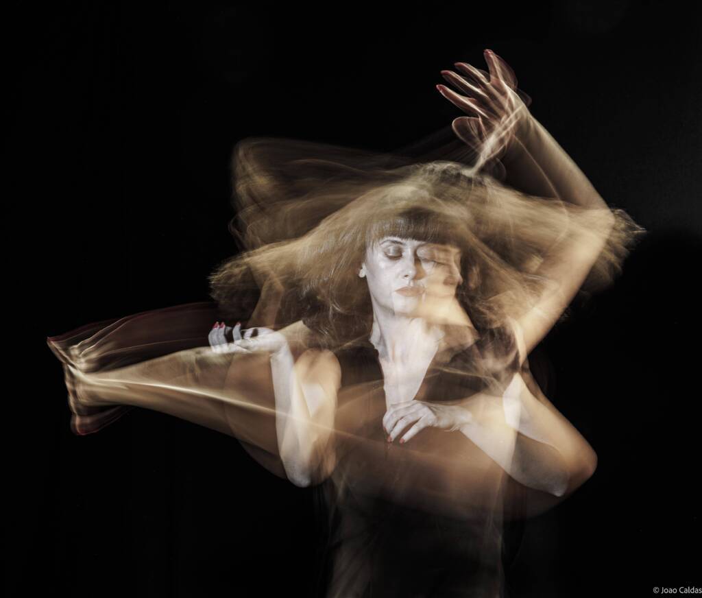 Apresentação do solo de dança Reparar, de Karina Almeida, no Centro da Terra